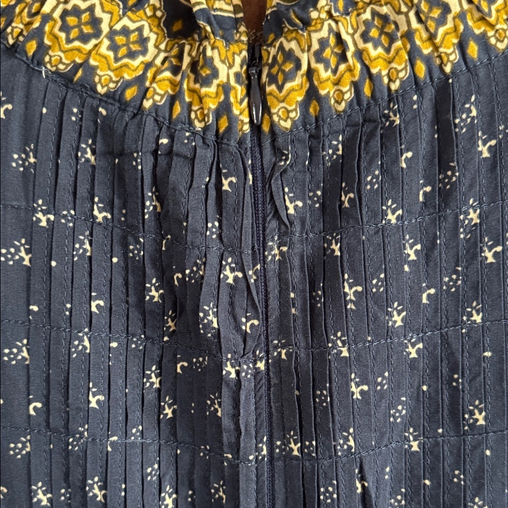 Beautiful Dress in Navy and Gold—get ready for compliments! - Picture 11 of 15
